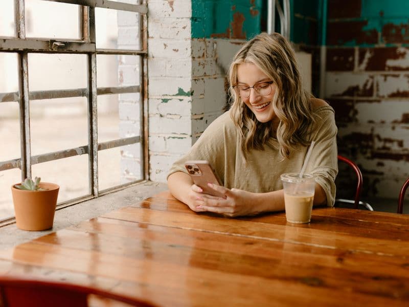 AI prompts for marketing: copy-paste templates for small business owners